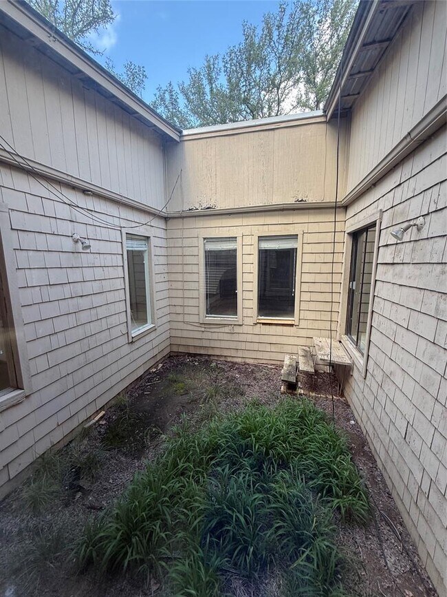 Building Photo - 254 Lone Star Rd