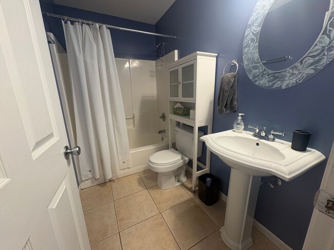 Building Photo - Spacious west side 3 Bedroom, 2 Bath home, close to Ft. Riley!