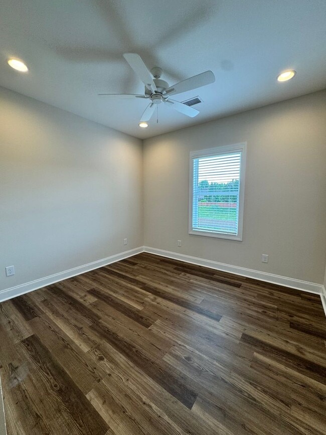 Building Photo - Brand New Townhome with Fence!