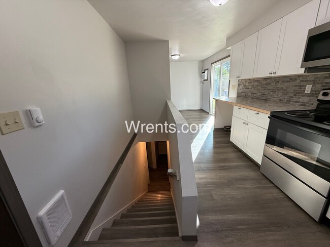 Building Photo - Valley 3 bed 1.5 bath