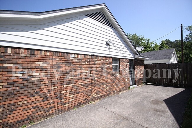 Building Photo - 5072 Cresser St