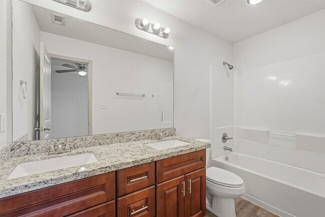 Building Photo - 630-634 Magnolia Bend