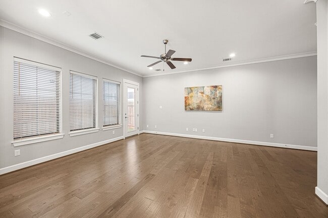 Building Photo - 2307 Langston St