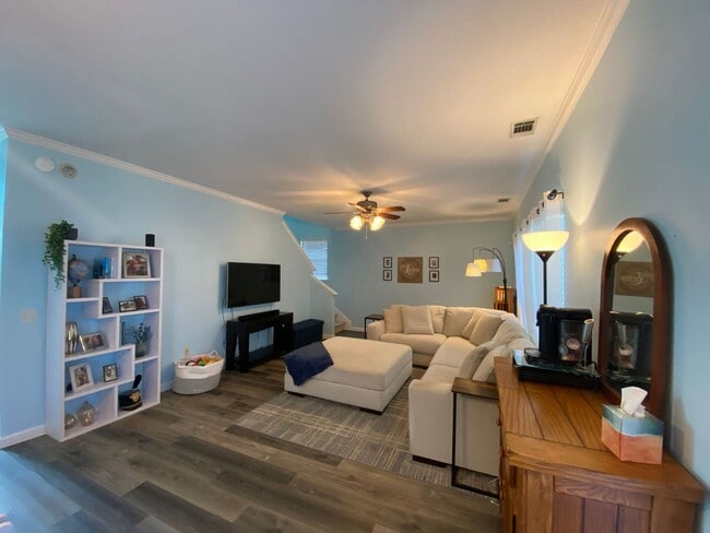 Building Photo - Beautifully Maintained Home in Prime Savannah Location