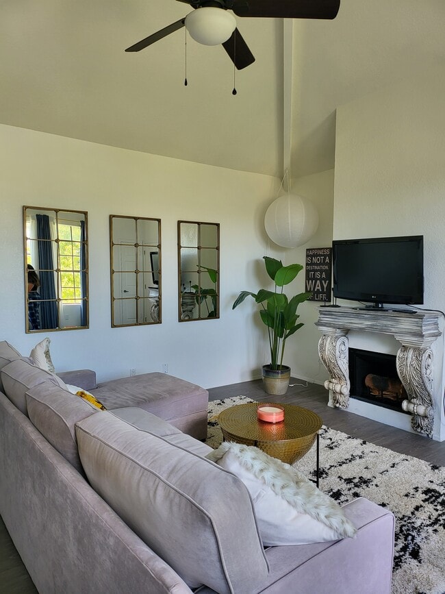 Building Photo - 1211 N Miller Rd