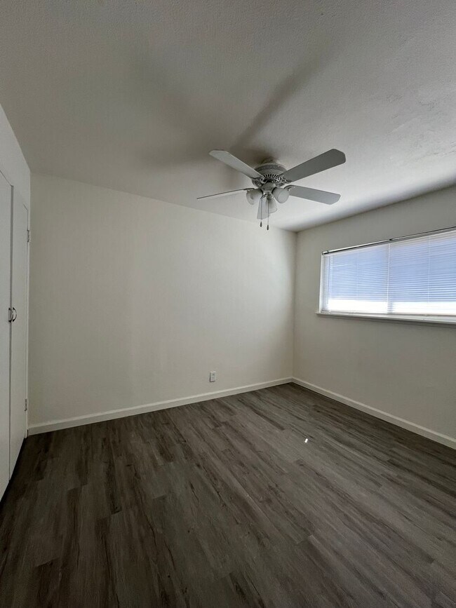 Building Photo - P056