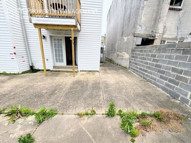 Building Photo - 456 Delmar St