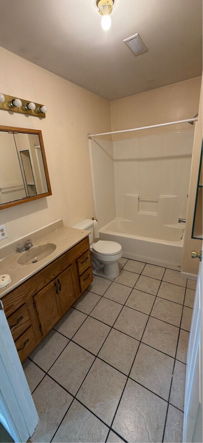 Building Photo - 11824 E Cypress Dr