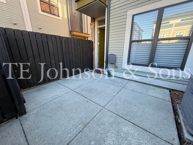 Building Photo - Modern Three Level Townhome in the Heart of Winston Salem