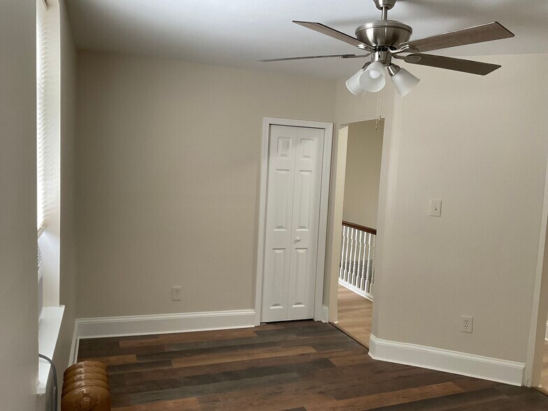 Building Photo - 5715 Beaumont Ave