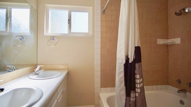 Building Photo - 4732 Manitoba Dr