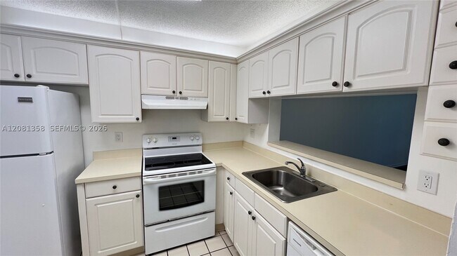 Building Photo - 1290 S Military Trail