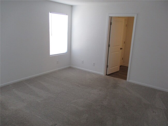 Building Photo - 2487 Tapatio Dr