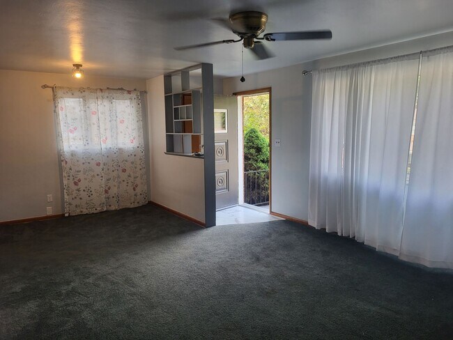 Building Photo - 3 bedroom, 1.5 bath ranch in Penn Hills!