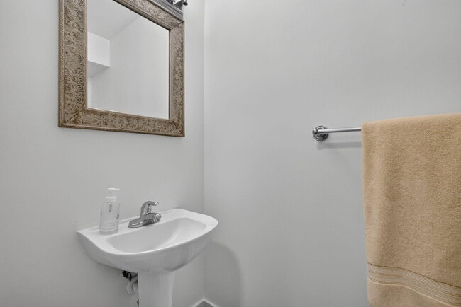 Building Photo - 9899 Kamena Cir