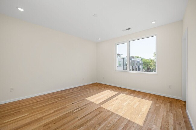 Building Photo - 223 S Stafford Ave