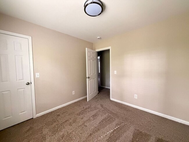 Building Photo - Available now. Beautiful, FULLY REMODELED 3 BR/2.5 BA Home in Tanner Plantation!