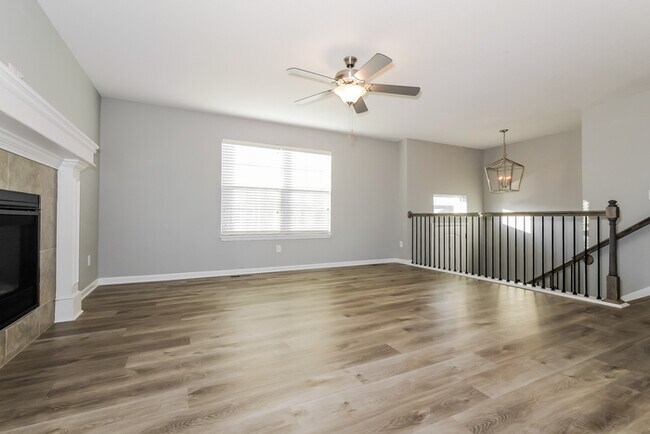 Building Photo - Fantastic 4bd/3ba home! Let yourself in!