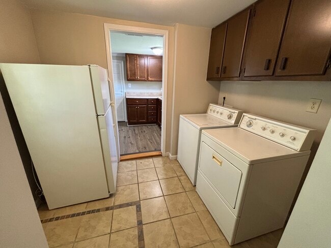 Building Photo - 3016b Sigman St