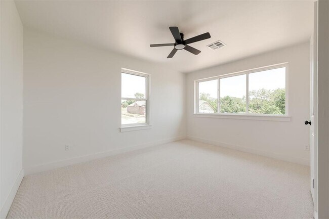 Building Photo - 1005 N Kelham Ave