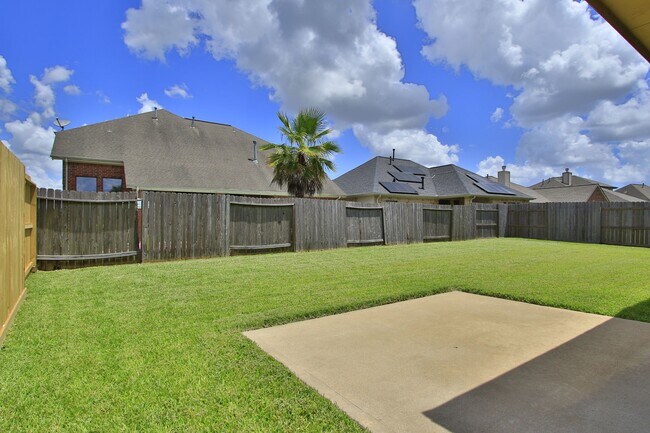 Building Photo - 271 Westwood Dr