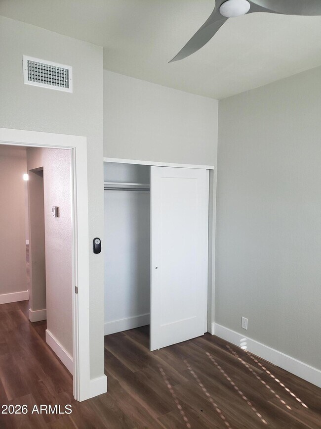 Building Photo - 301 W Medlock Dr