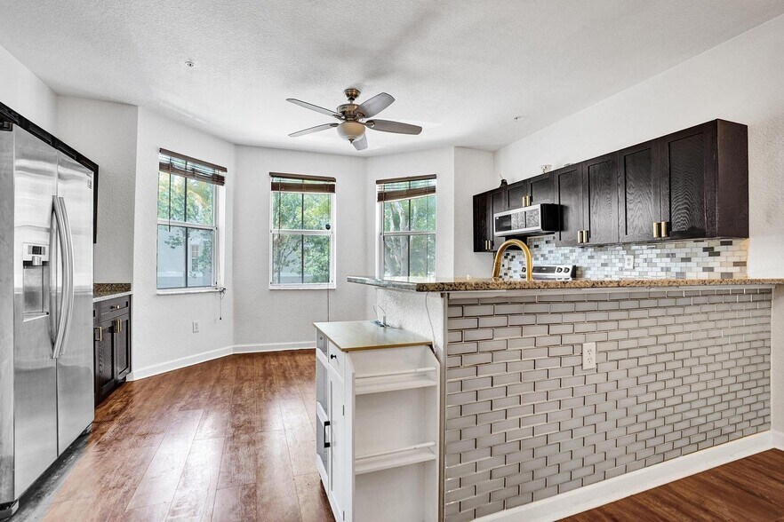 Building Photo - 3911 Shoma Dr