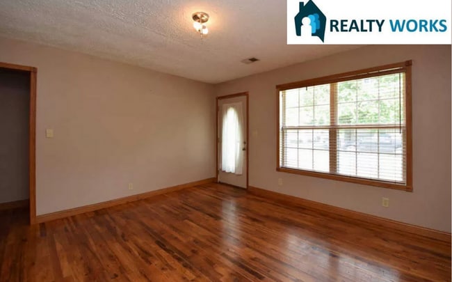 Building Photo - Cute 2 bed Home!