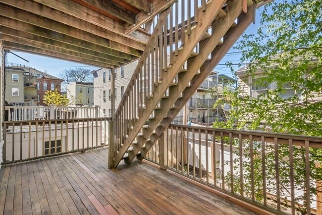 Building Photo - 508 E 3rd St