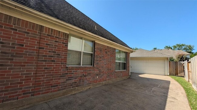 Building Photo - 23206 Colony Green Dr