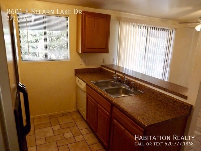Building Photo - 8601 E Stearn Lake Dr