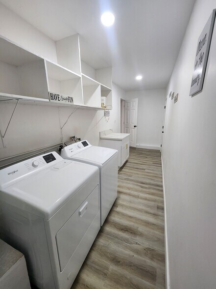 Building Photo - 1320 Vinca Way