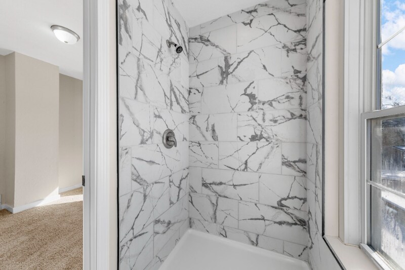 Building Photo - 204 E 2nd St