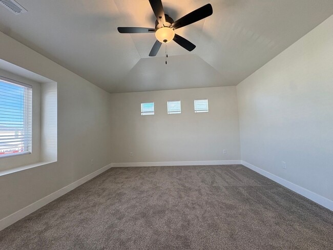 Building Photo - Brand New Townhome