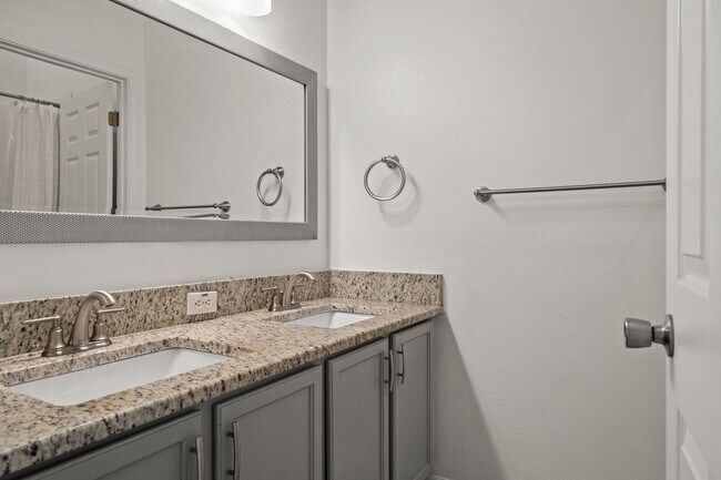 Building Photo - 9720 Carlsdale Dr