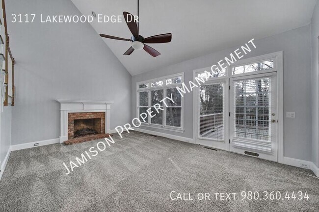 Building Photo - 3117 Lakewood Edge Dr