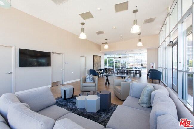 Building Photo - 3785 Wilshire Blvd