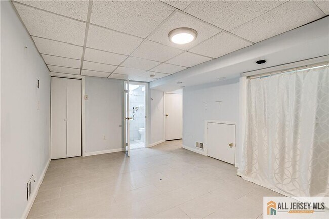 Building Photo - 120 MacArthur Dr