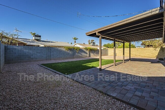 Building Photo - 8532 E Chaparral Rd