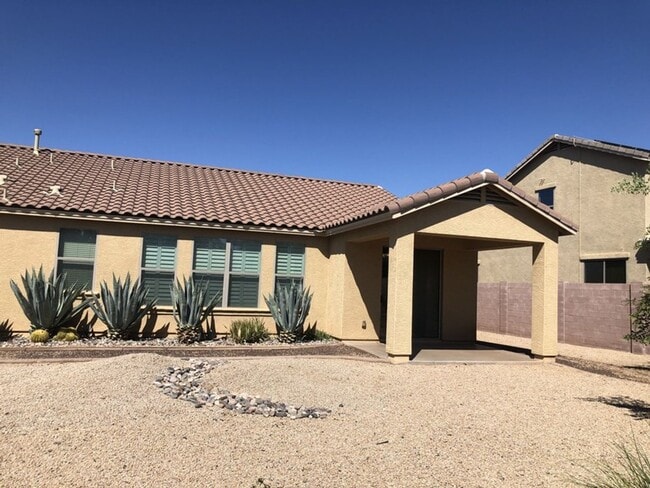 Building Photo - Beautiful 4 Bedroom / 2 Bath, in North Pho...