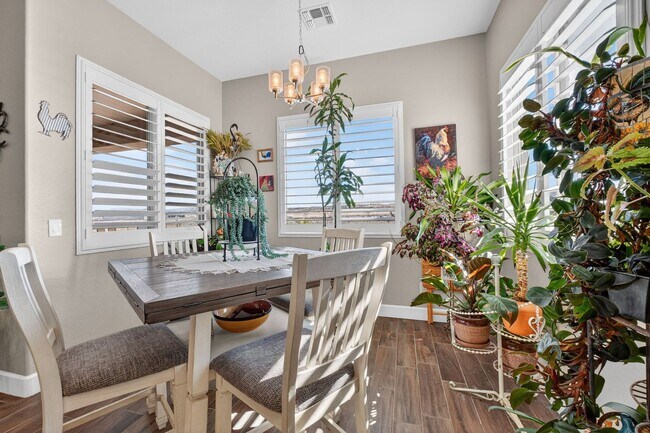 Building Photo - Walden Farms home with a great relaxing backyard!