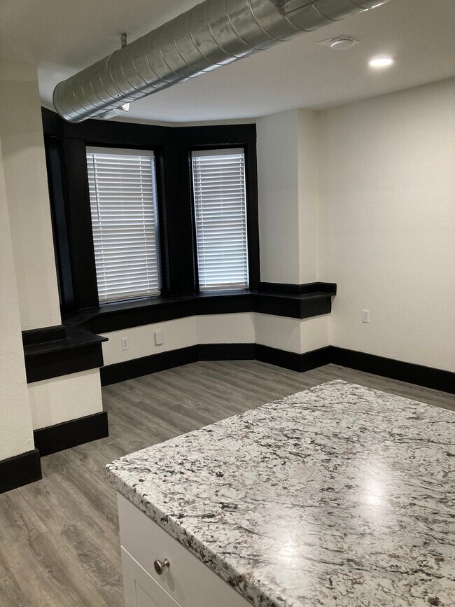 Building Photo - 1535 Bluff St