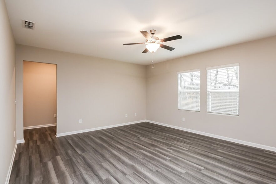 Building Photo - 265 Pond Ct
