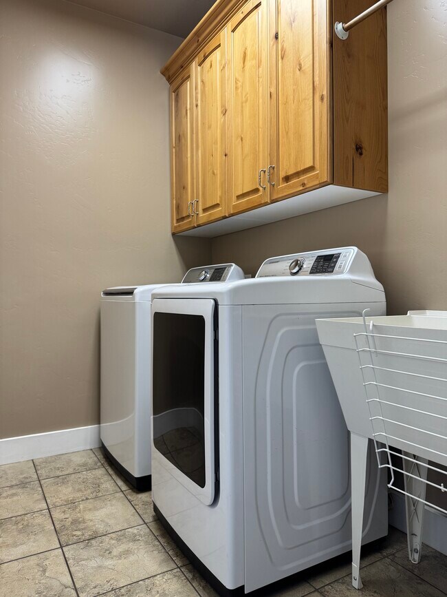 Building Photo - 1022 S 1050 E