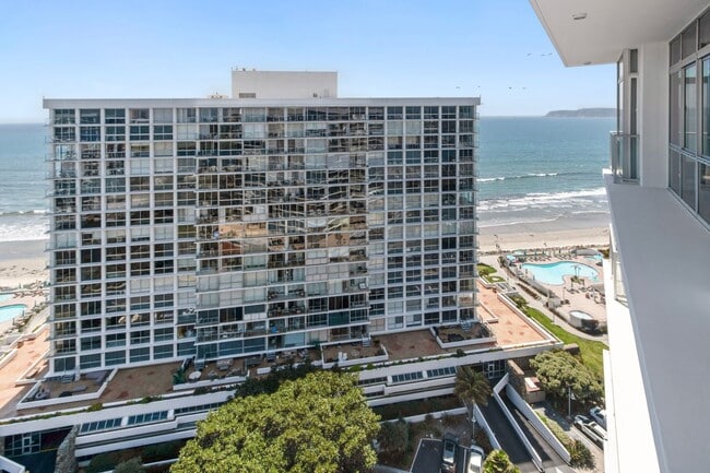 Building Photo - 1750 Avenida Del Mundo