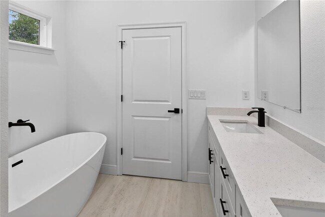 Building Photo - 15028 SW 25th Cir