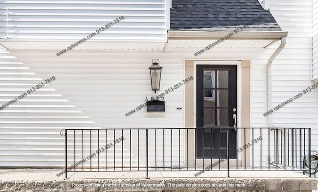 Building Photo - Fantastic Plaza location!!