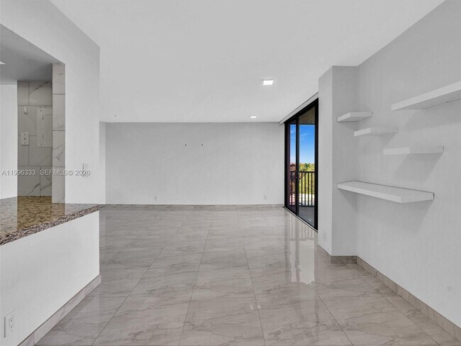 Building Photo - 20301 W Country Club Dr