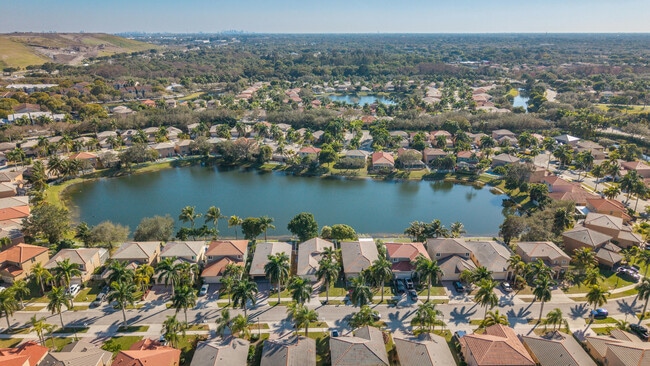 Building Photo - 3800 Woodfield Dr