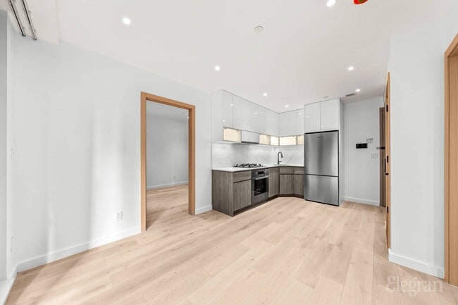 Building Photo - 42-51-62 Hunter St